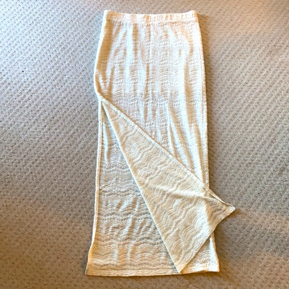 Cream, full length skirt - Picture 2 of 2